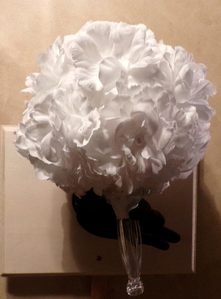 Front of bouquet showing clear 4" handle.